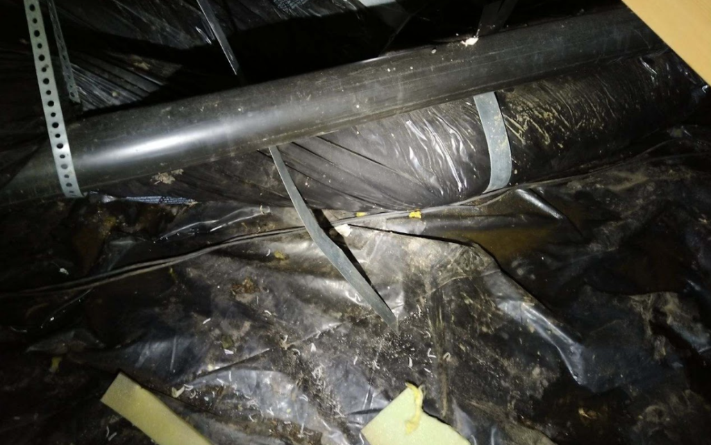 duct in carpet